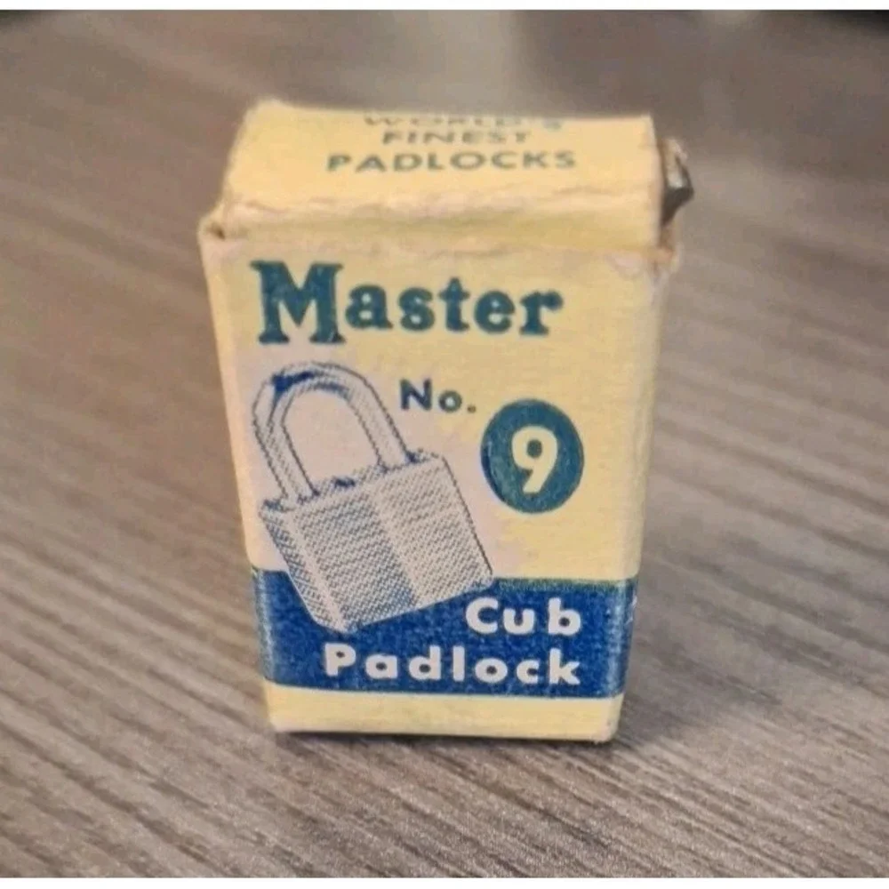 VINTAGE Master No. 9 Tiny Padlock Original Box 2 Keys Lock World's Finest USA